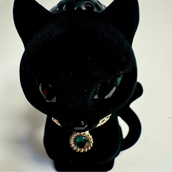 NWT. Bath & Body Works. Fancy black Cat Nightlight
Wallflowers Fragrance Plug. - Picture 12 of 13